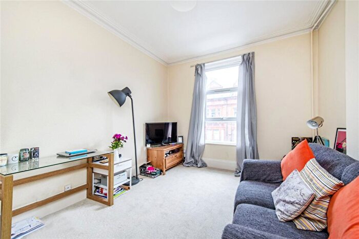 1 Bedroom Terraced House To Rent In Balham High Road, London, SW12