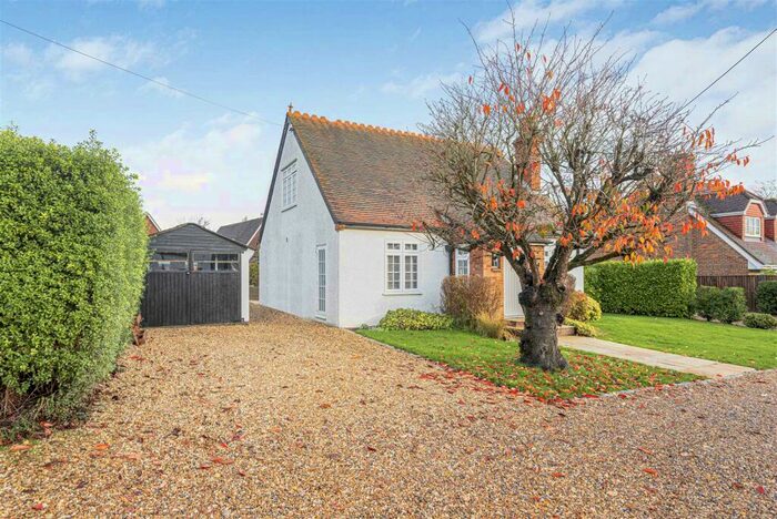 4 Bedroom Detached House For Sale In Rosebery Road, Tokers Green, Reading, RG4