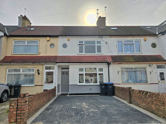 3 Bedroom House To Rent In Tiverton Road, , Edmonton, N18