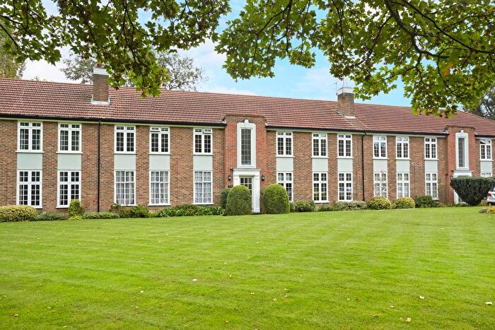 2 Bedroom Flat To Rent In Portsmouth Road, Thames Ditton, KT7