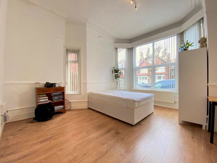 Studio To Rent In Princes Avenue, Muswell Hill, London N10