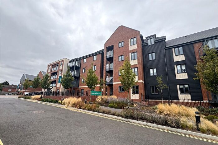 2 Bedroom Flat For Sale In Station Road, Hook, Hampshire, RG27