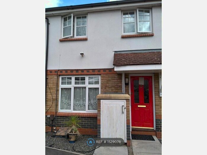 3 Bedroom End Of Terrace House To Rent In Guerdon Place, Bracknell, RG12