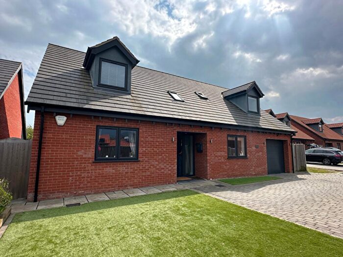 3 Bedroom Chalet For Sale In The Green, Waltham, Grimsby, DN37