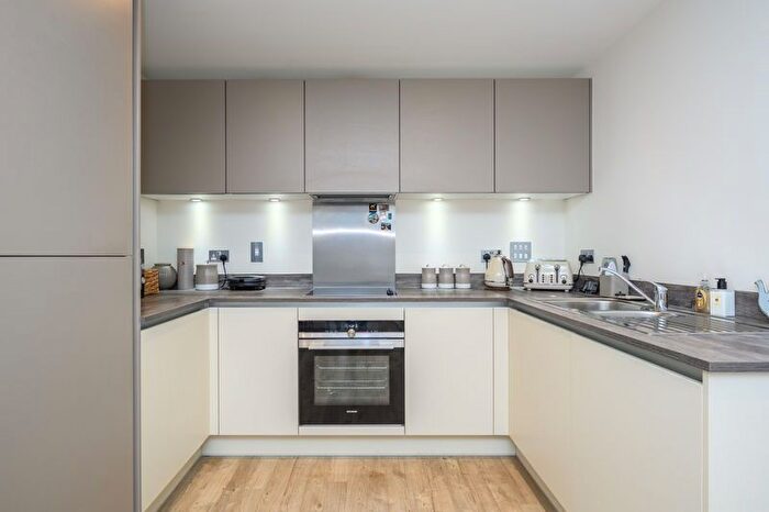 1 Bedroom Flat For Sale In Hawker Drive, Addlestone, KT15
