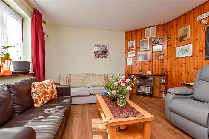 3 Bedroom Semi-Detached House For Sale In Nickleby Close, Rochester, Kent, ME1