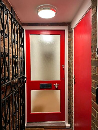 2 Bedroom Flat To Rent In Station Way, Buckhurst Hill, Essex, IG9