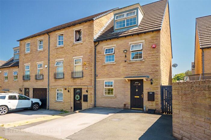4 Bedroom Town House For Sale In Norfolk Avenue, Huddersfield, West Yorkshire, HD2