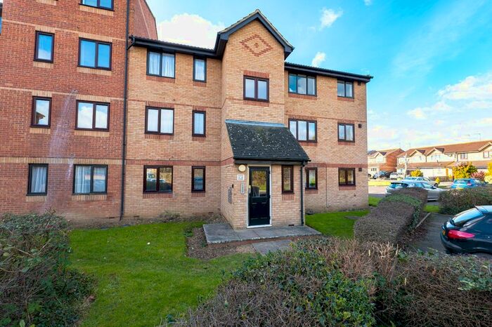 1 Bedroom Flat To Rent In Waterville Drive, Vange, Basildon, SS16