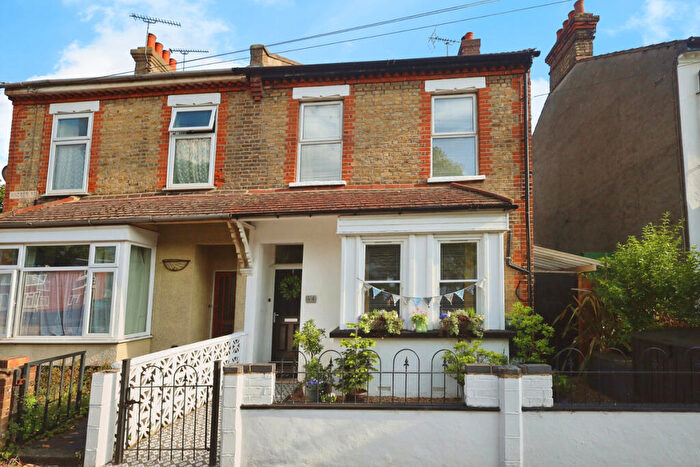 3 Bedroom Semi-Detached House To Rent In Windsor Road, Westcliff-on-sea, SS0