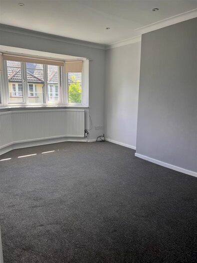 2 Bedroom Property To Rent In The Grangeway, London, N21