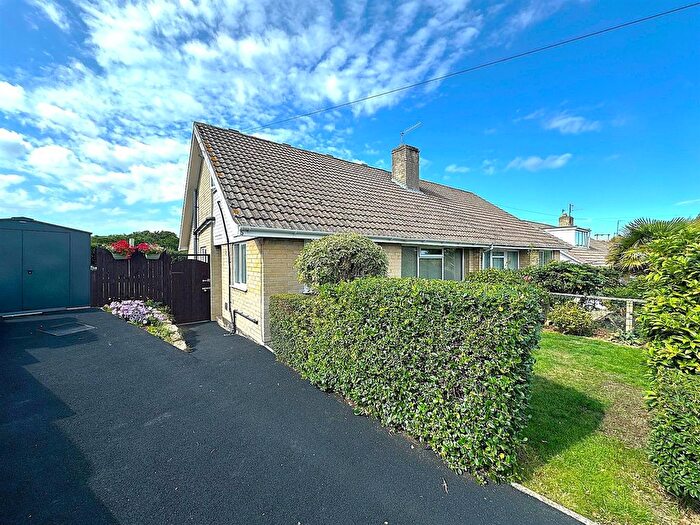 2 Bedroom Semi-Detached Bungalow For Sale In Overgreen Close, Scarborough, YO13