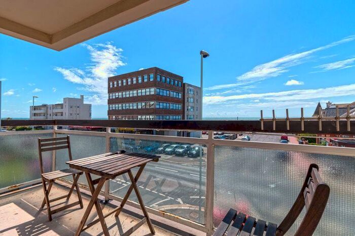 3 Bedroom Apartment To Rent In Brighton Road, Worthing, BN11