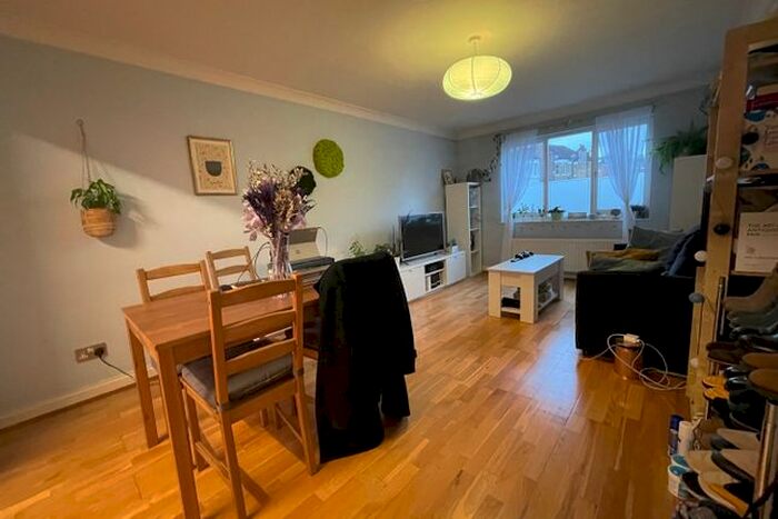 1 Bedroom Flat To Rent In South Island Place, Oval, SW9