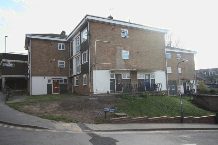 2 Bedroom Flat To Rent In Lammas Court, Linen Street, CV34