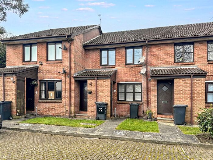 1 Bedroom Maisonette To Rent In Swallow Close, Greenhithe, DA9