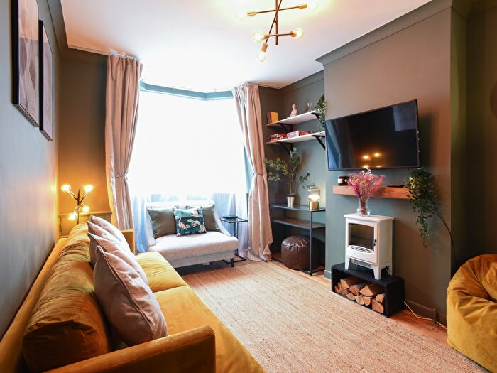 3 Bedroom Flat To Rent In Essex Road, Southsea, PO4