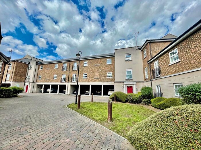 2 Bedroom Flat To Rent In Liverymen Walk, Greenhithe, Kent, DA9