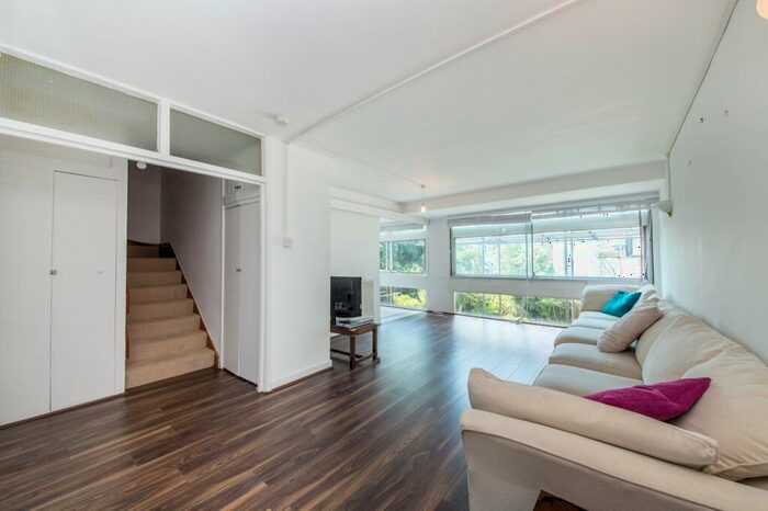 2 Bedroom Apartment To Rent In Haverstock Hill, London, NW3