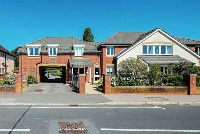 1 Bedroom Flat For Sale In Padnell Road, Waterlooville, Hampshire, PO8