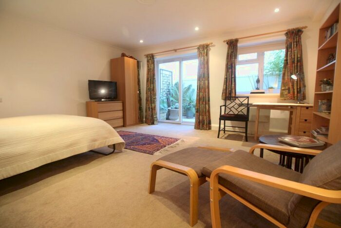 Studio To Rent In Cleveland Square, London W2