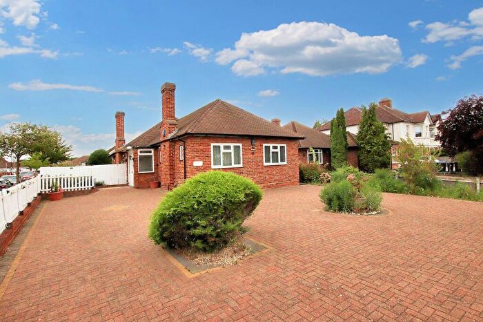 3 Bedroom Detached Bungalow For Sale In Wickham Road, Shirley, CR0