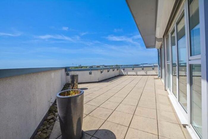 2 Bedroom Penthouse To Rent In Tuns Lane, Slough, Berkshire, SL1