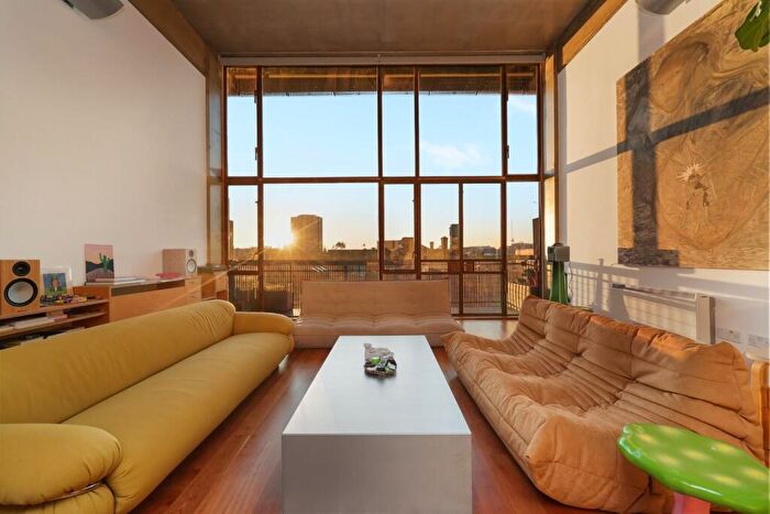 2 Bedroom Apartment To Rent In Wenlock Road, Islington, N1