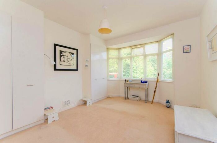 2 Bedroom Maisonette To Rent In Page Street, Mill Hill, London, NW7