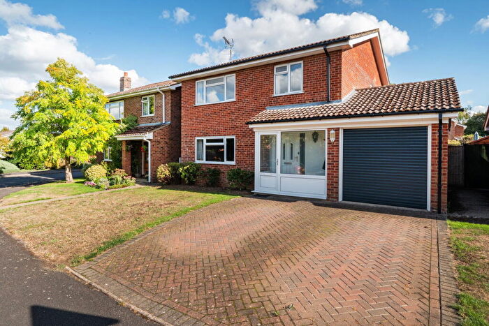 4 Bedroom Detached House For Sale In Laurel Close, North Warnborough, RG29