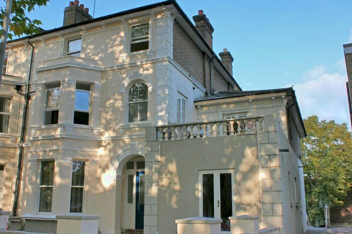 1 Bedroom Flat To Rent In Flat, Grove Cresent, KT1