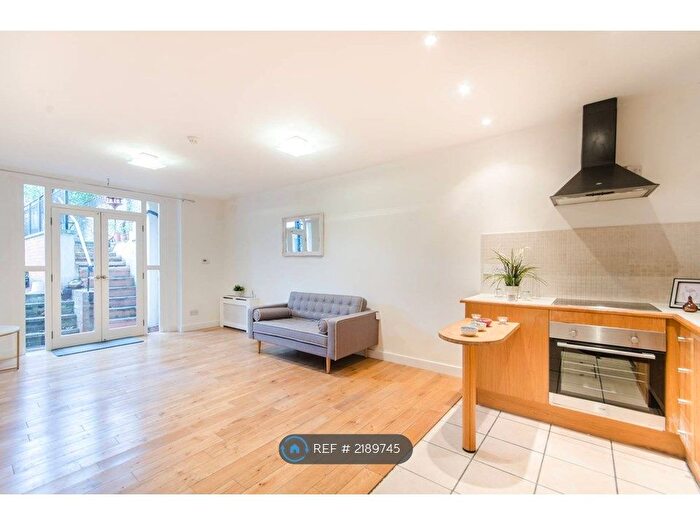 1 Bedroom Flat To Rent In Penywern Road, London, SW5