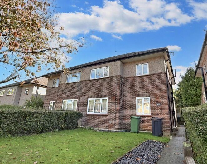 2 Bedroom Maisonette To Rent In Windsor Drive, Chelsfield, Orpington, BR6