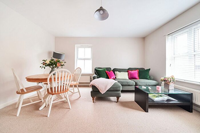1 Bedroom Flat For Sale In Franklin Court, Wormley, Godalming, GU8