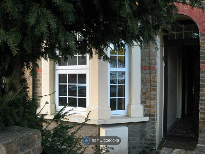 Studio To Rent In Warwick Road, West Drayton, UB7