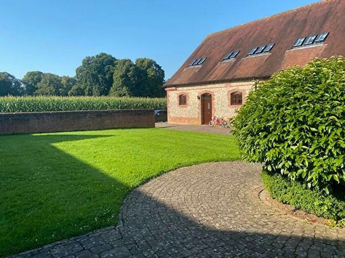 3 Bedroom Semi-Detached House To Rent In Basing Barns, GU34