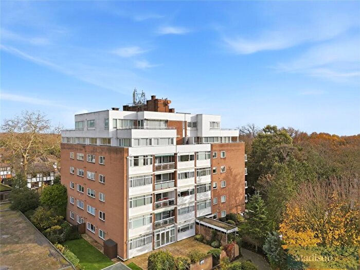 3 Bedroom Apartment For Sale In The Bowls, Chigwell, Essex, IG7