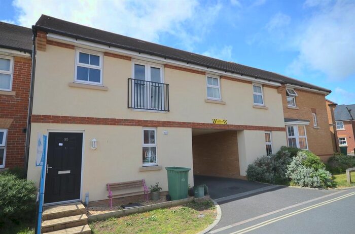 2 Bedroom Mews House To Rent In Dairy Crest Drive, PO30