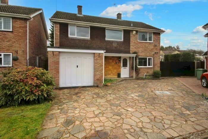 4 Bedroom House To Rent In Coombe Drive, Dunstable, LU6