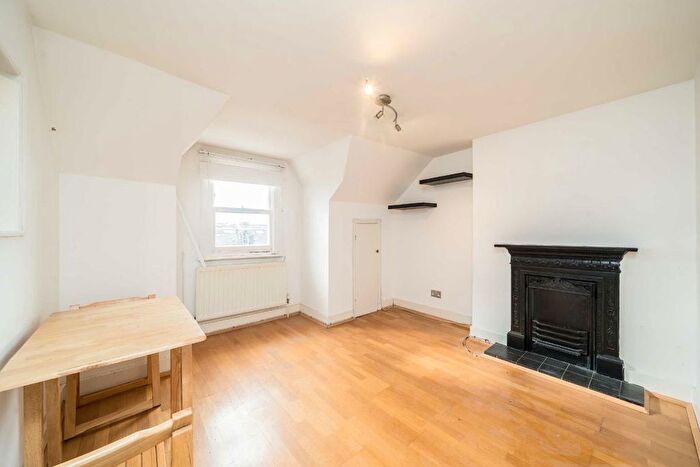 1 Bedroom Flat To Rent In Ormeley Road, Balham, SW12