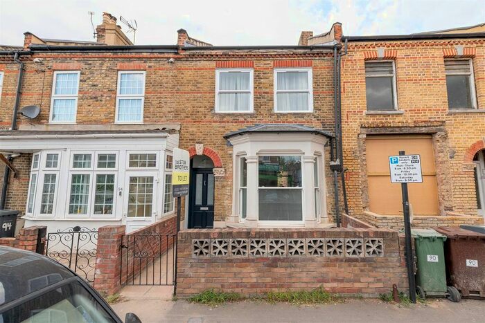 3 Bedroom Property To Rent In Queens Road, Walthamstow, E17