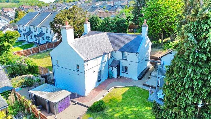 4 Bedroom Farmhouse For Sale In Oxwich Road, Colwyn Bay, LL28