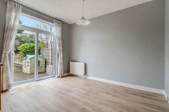 3 Bedroom End Of Terrace House For Sale In Central Avenue, Southend-on-Sea, SS2