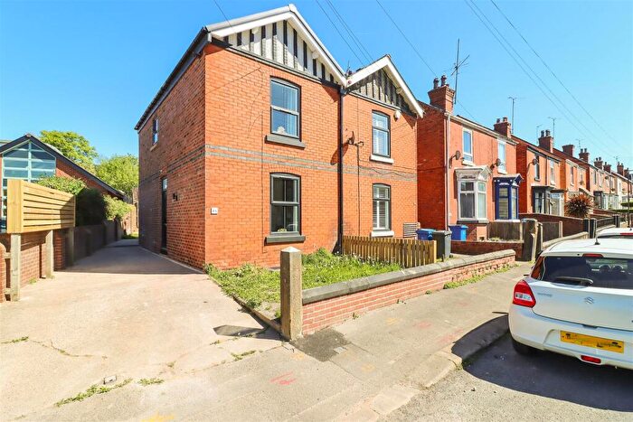3 Bedroom House For Sale In Alexandra Road West, Chesterfield, S40