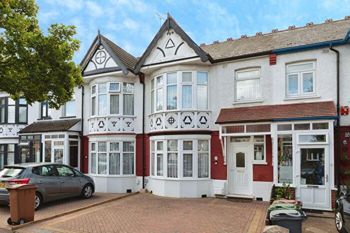 3 Bedroom Detached House For Sale In Rowden Road, London, E4
