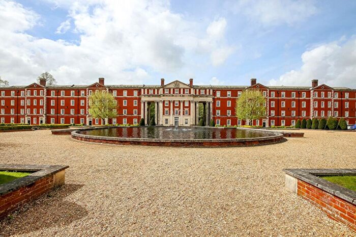 3 Bedroom Apartment To Rent In Peninsula Square, Winchester, SO23