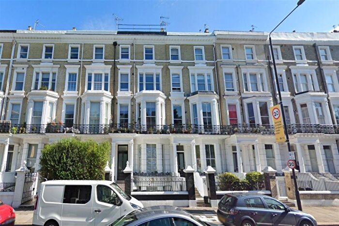 2 Bedroom Flat To Rent In Holland Road, Kensington, W14