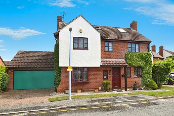 4 Bedroom Detached House For Sale In Woodland Close, Chelmsford, Essex, CM3
