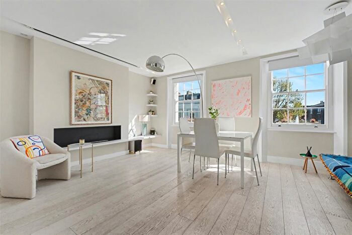 2 Bedroom Flat For Sale In Ledbury Road, Notting Hill, London, W11