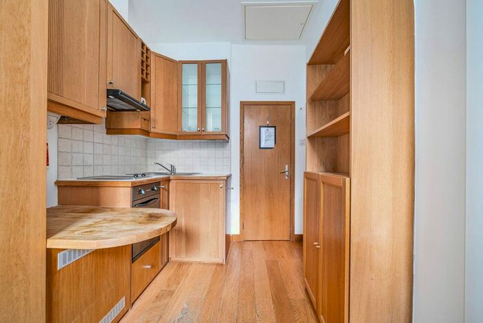 Studio To Rent In Cartwright Gardens, Bloomsbury, London, WC1H